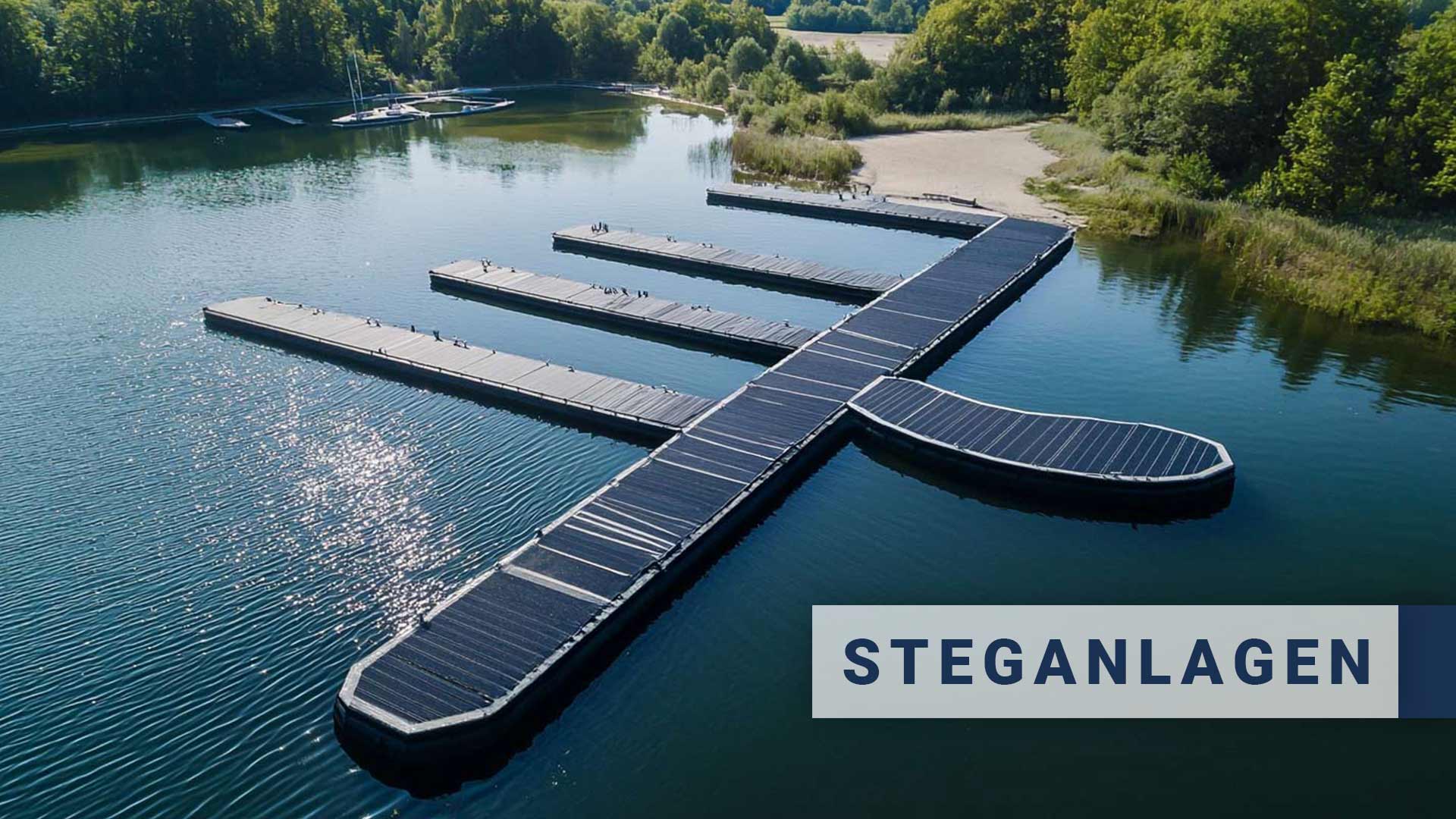 Große Steganlage mit mehreren Bootsstegelementen am Seeufer, Technus Steganlagen